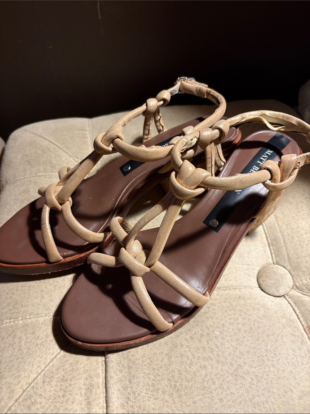 Women’s Tan Knot-Detail Leather Sandals